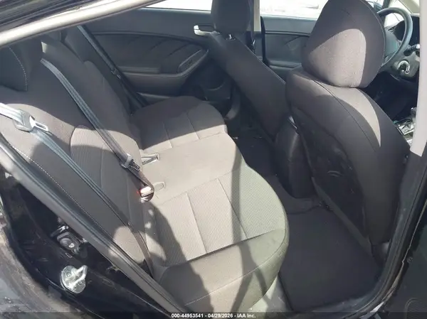 3KPFK4A75HE151796 2017 KIA FORTE - Image 8