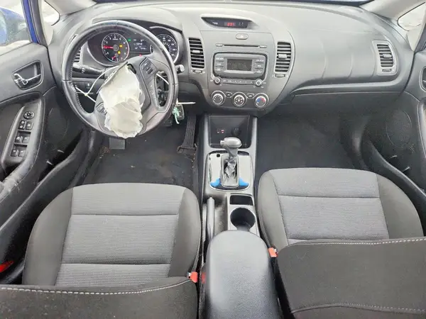 3KPFK4A75HE152575 2017 KIA FORTE - Image 8