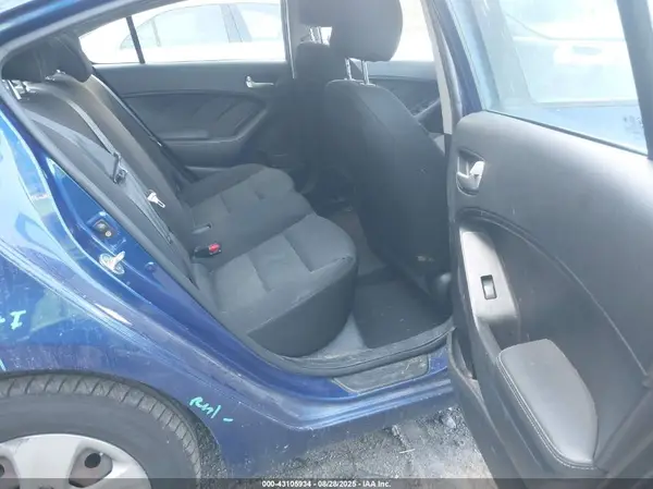 3KPFK4A75HE152849 2017 KIA FORTE - Image 8