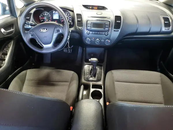 3KPFK4A75HE153581 2017 KIA FORTE - Image 8