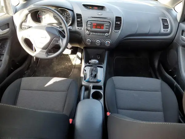 3KPFK4A75HE153614 2017 KIA FORTE - Image 8