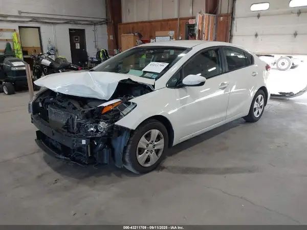 3KPFK4A75HE153712 2017 KIA FORTE - Image 2