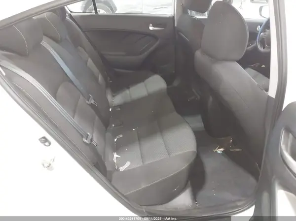 3KPFK4A75HE153712 2017 KIA FORTE - Image 8