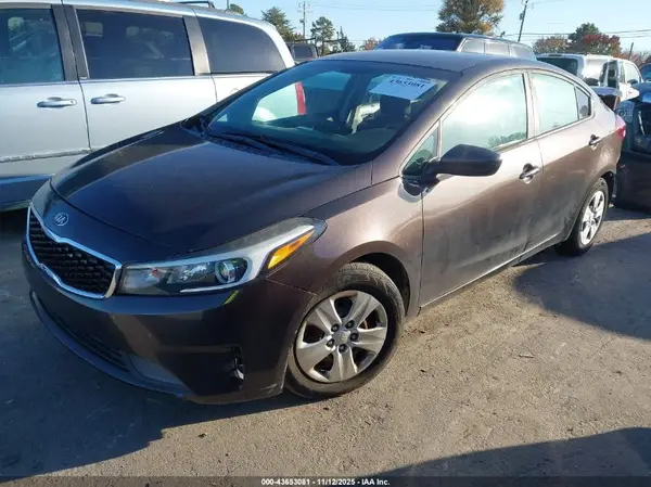 3KPFK4A75HE156495 2017 KIA FORTE - Image 2