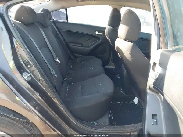 3KPFK4A75HE156495 2017 KIA FORTE - Image 8
