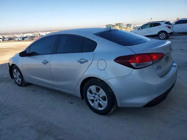 3KPFK4A75HE157758 2017 KIA FORTE - Image 2