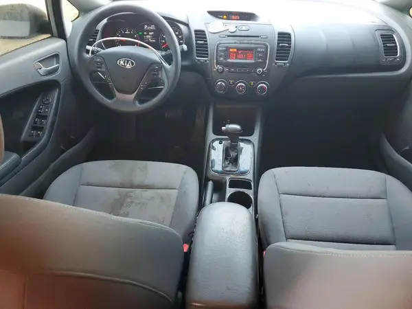 3KPFK4A75HE157758 2017 KIA FORTE - Image 8