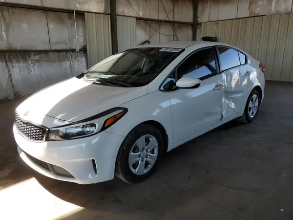 3KPFK4A75HE158134 2017 KIA FORTE - Image 1