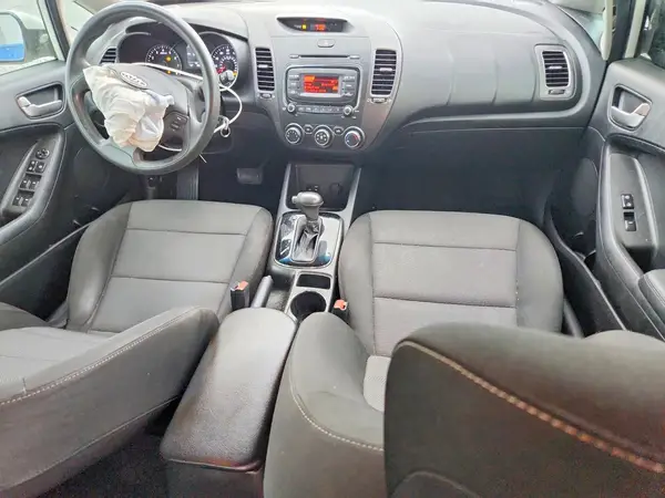 3KPFK4A75HE158280 2017 KIA FORTE - Image 8