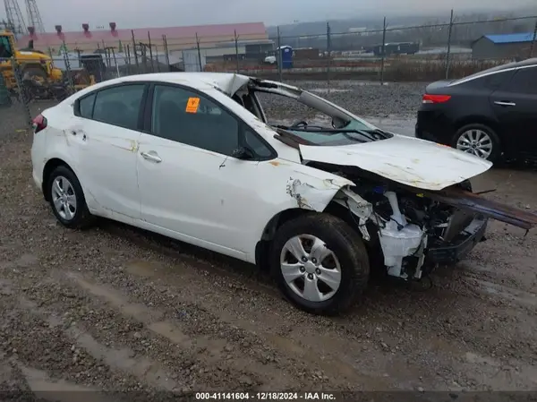 3KPFK4A75HE158411 2017 KIA FORTE - Image 1
