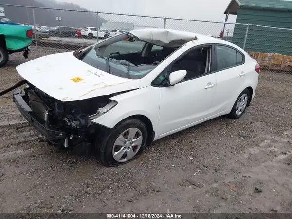 3KPFK4A75HE158411 2017 KIA FORTE - Image 2