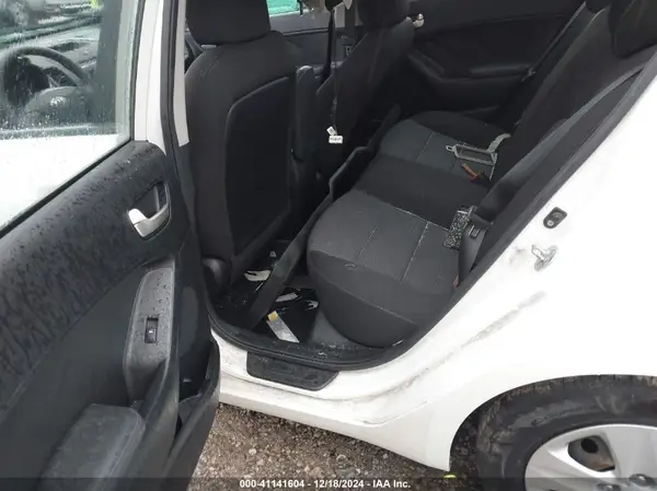3KPFK4A75HE158411 2017 KIA FORTE - Image 8