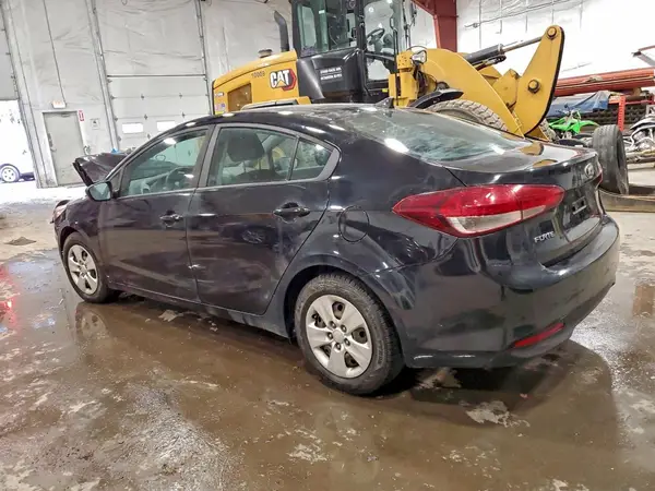 3KPFK4A75HE160580 2017 KIA FORTE - Image 2