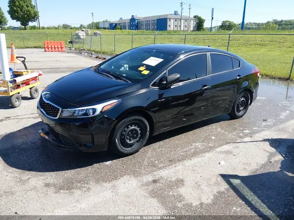 3KPFK4A75JE164554 2018 KIA FORTE - Image 2