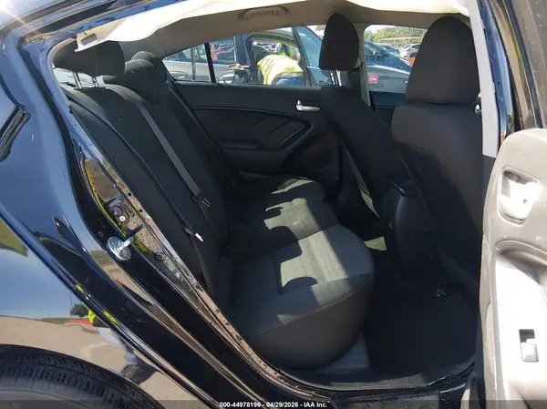 3KPFK4A75JE164554 2018 KIA FORTE - Image 8