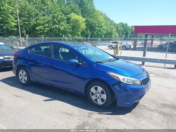 3KPFK4A75JE164702 2018 KIA FORTE - Image 1