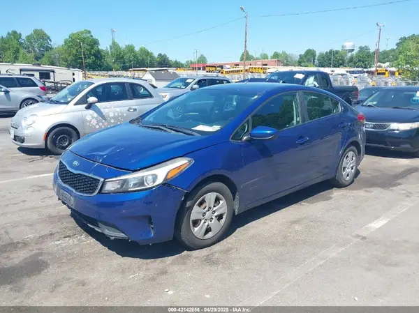 3KPFK4A75JE164702 2018 KIA FORTE - Image 2