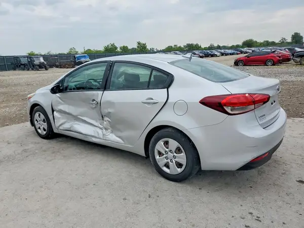 3KPFK4A75JE165591 2018 KIA FORTE - Image 2