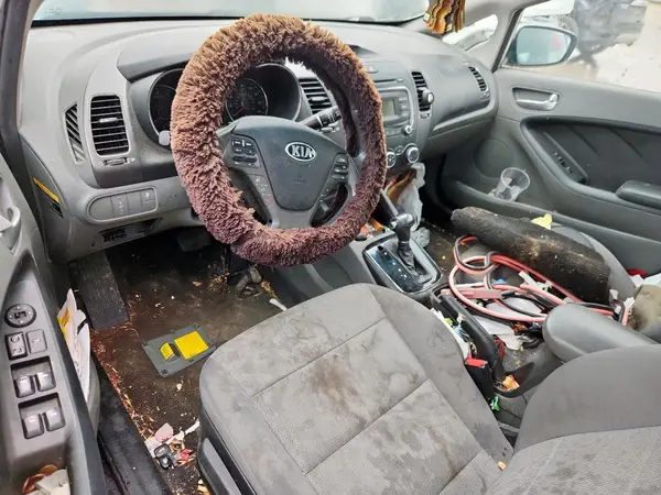 3KPFK4A75JE165624 2018 KIA FORTE - Image 8