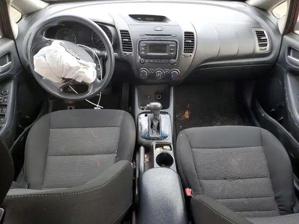 3KPFK4A75JE165686 2018 KIA FORTE - Image 8