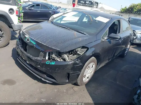 3KPFK4A75JE167339 2018 KIA FORTE - Image 2