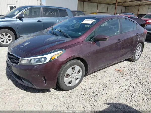 3KPFK4A75JE168054 2018 KIA FORTE - Image 2