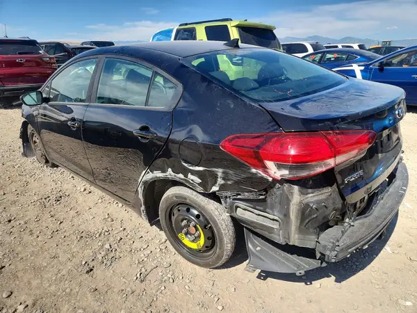 3KPFK4A75JE168636 2018 KIA FORTE - Image 2