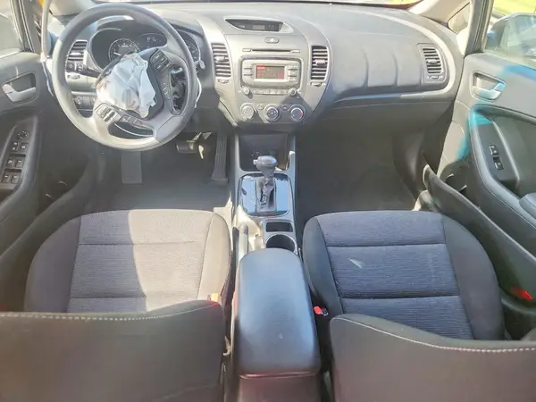 3KPFK4A75JE168636 2018 KIA FORTE - Image 8