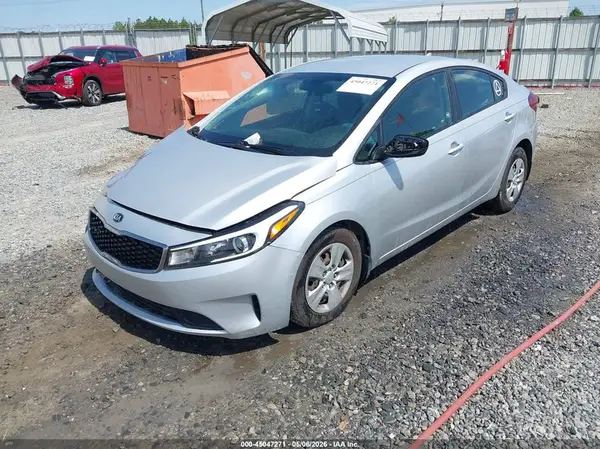 3KPFK4A75JE171715 2018 KIA FORTE - Image 2