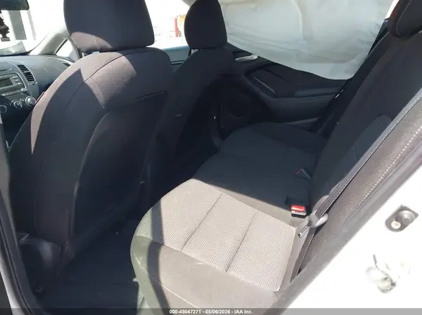 3KPFK4A75JE171715 2018 KIA FORTE - Image 8