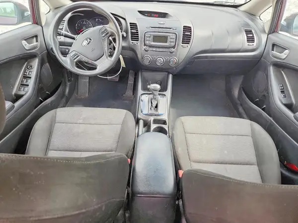 3KPFK4A75JE174615 2018 KIA FORTE - Image 8