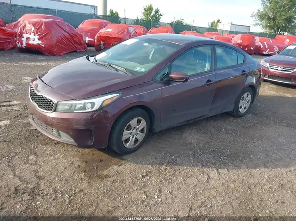 3KPFK4A75JE174646 2018 KIA FORTE - Image 2