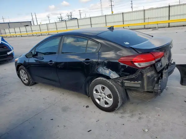 3KPFK4A75JE175070 2018 KIA FORTE - Image 2