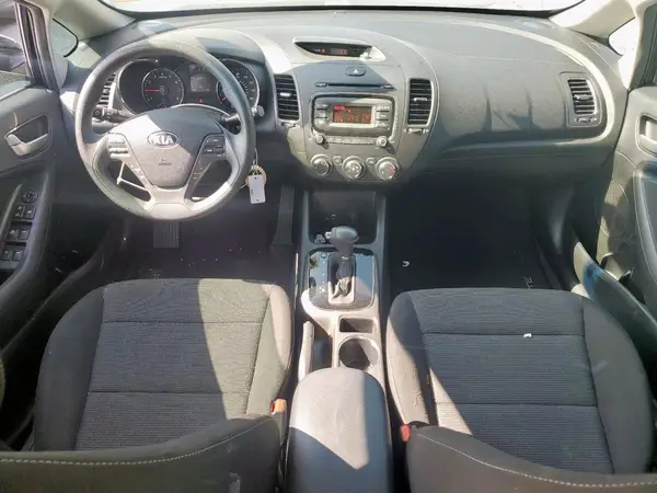 3KPFK4A75JE175070 2018 KIA FORTE - Image 8