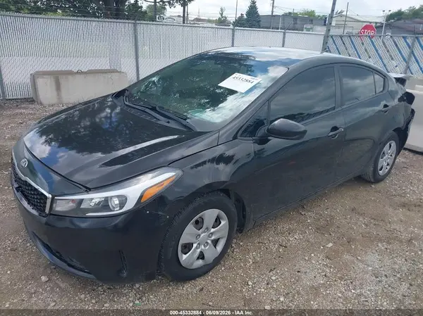 3KPFK4A75JE175649 2018 KIA FORTE - Image 2