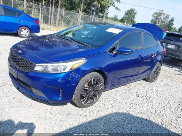 3KPFK4A75JE176560 2018 KIA FORTE - Image 2