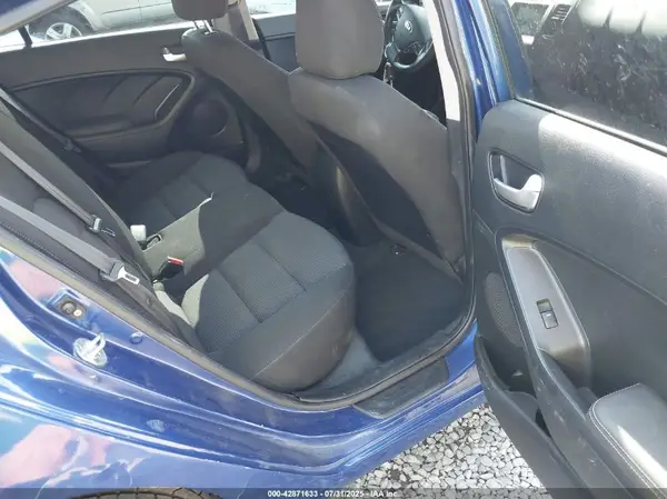 3KPFK4A75JE176560 2018 KIA FORTE - Image 8