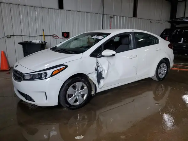 3KPFK4A75JE176932 2018 KIA FORTE - Image 1