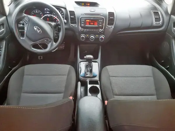 3KPFK4A75JE178616 2018 KIA FORTE - Image 8