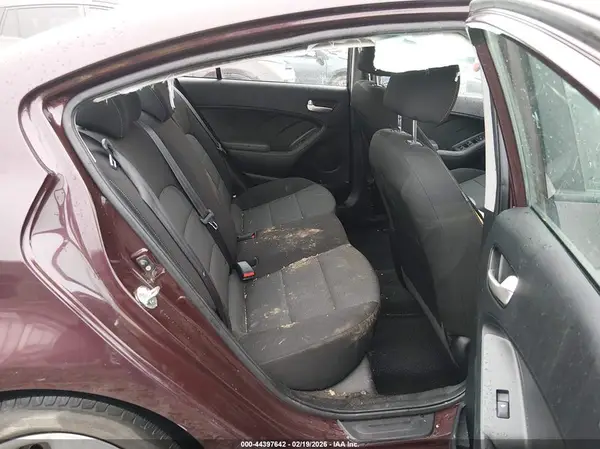 3KPFK4A75JE179409 2018 KIA FORTE - Image 8