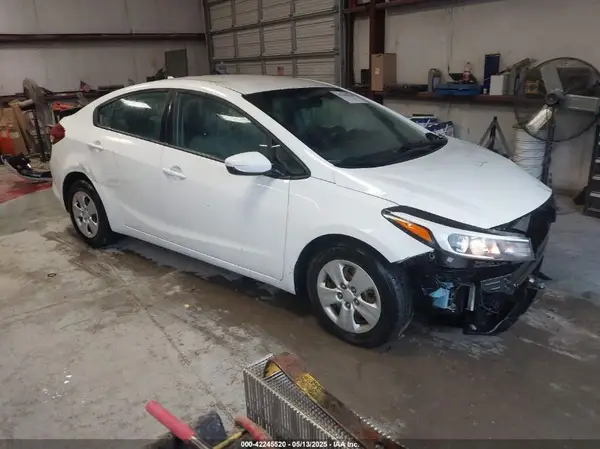 3KPFK4A75JE179426 2018 KIA FORTE - Image 1