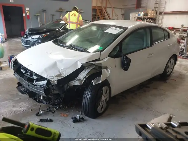 3KPFK4A75JE179426 2018 KIA FORTE - Image 2