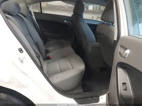 3KPFK4A75JE179426 2018 KIA FORTE - Image 8