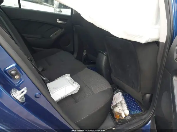 3KPFK4A75JE179975 2018 KIA FORTE - Image 8