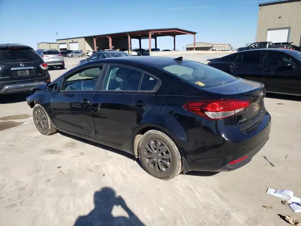 3KPFK4A75JE180480 2018 KIA FORTE - Image 2