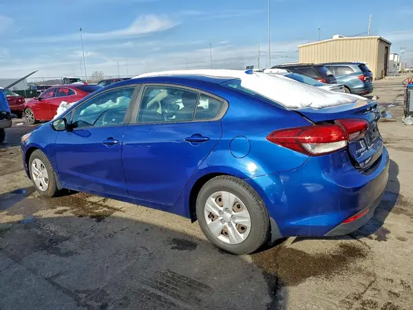 3KPFK4A75JE181886 2018 KIA FORTE - Image 2