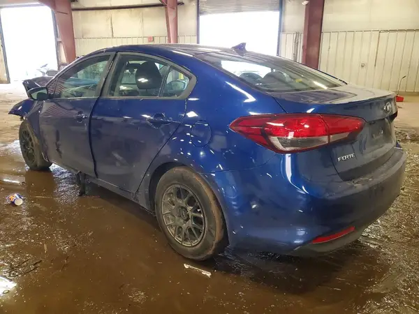 3KPFK4A75JE184268 2018 KIA FORTE - Image 2