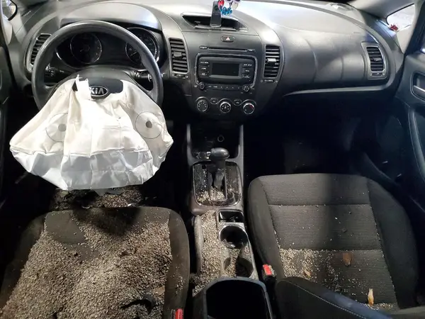 3KPFK4A75JE184268 2018 KIA FORTE - Image 8