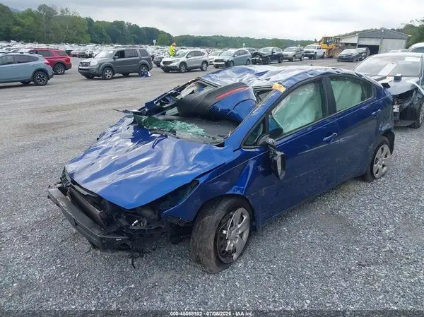 3KPFK4A75JE185274 2018 KIA FORTE - Image 2