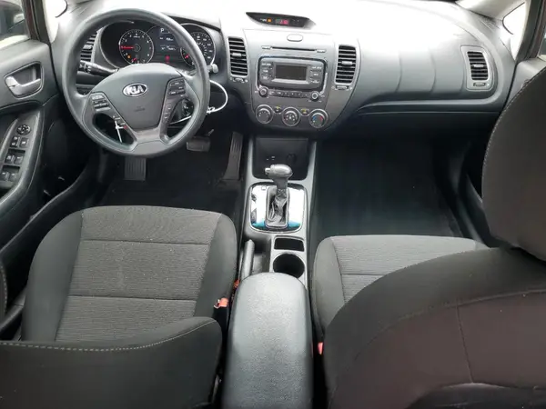 3KPFK4A75JE185596 2018 KIA FORTE - Image 8